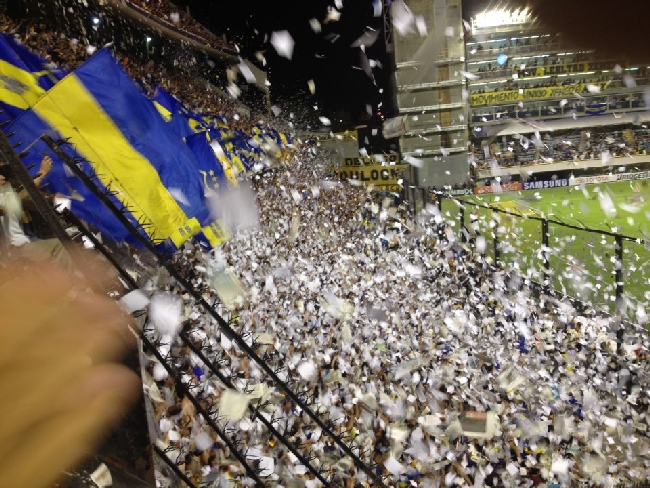 La "Douce" all'ingresso in campo del Boca Jrs nella partita contro il Toluca di Copa Libertadores